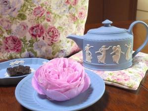 重いバラの花 - Froral Linenのティーコゼー バラと紅茶とフランス刺繍のある暮らし