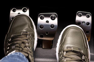8 Causes of a Hard and Heavy Car Clutch Pedal - 
