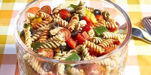 Delicious pasta salad: a refreshing combination of flavor and color - 