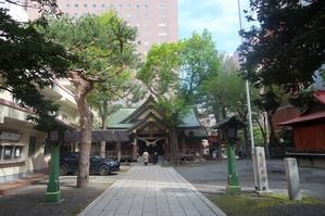 札幌の風景　　朝：三吉神社参拝　　昼散歩：札幌資料館前 - 