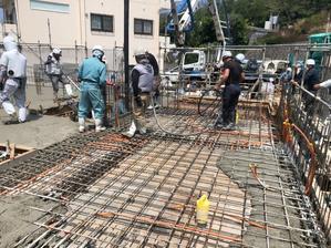 ５月８日、浦添市の打設工事 - 