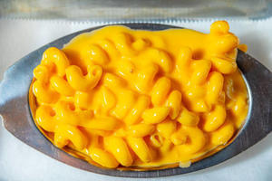 How can you incorporate different types of cheese into macaroni and cheese? - 