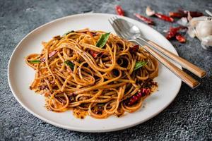 Chili Garlic Noodles: A Spicy and Flavorful Asian Dish - 