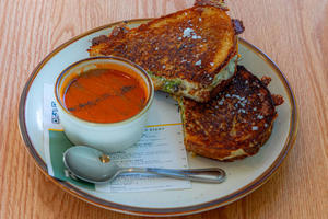 How Can I Impress My Guests with Gourmet Grilled Cheese Sandwiches at a Dinner Party? - 