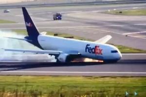 Horror: Boeing Cargo Plane Lands in Istanbul Without Front Wheels - 