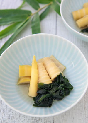 SIMMERED BAMBOO SHOOTS WITH WAKAME SEAWEED - 