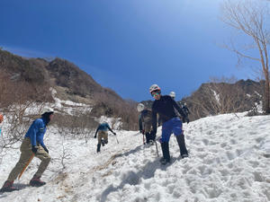 岳沢で雪上講習 - 