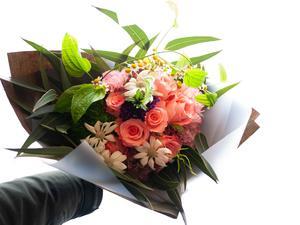 母の日の花束。「ピンク系。百合は使わず」。2024/05/12。 - 札幌　花屋　meLL flowers