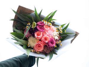 母の日の花束。「ピンク系。可愛らしく」。2024/05/12。 - 札幌　花屋　meLL flowers