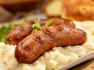 How to Perfectly Pair Bangers and Mash for a Hearty Meal? - 