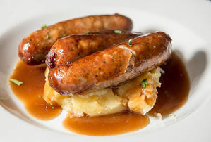 What Are the Secrets Behind Irresistible Bangers and Mash Dishes? - 