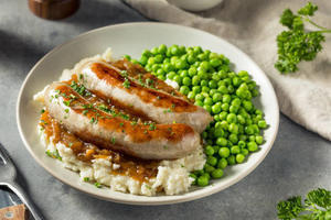 Discover the Ultimate Bangers and Mash Recipe for Family Dinners - 
