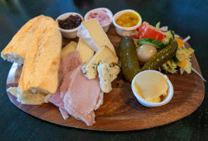 Who Offers the Best Ploughman's Lunch Recipes in 2024? - 
