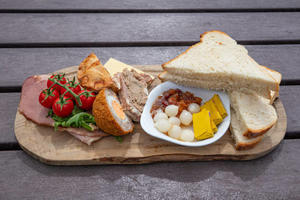 Wondering How to Elevate Your Ploughman's Lunch Presentation? - 