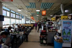 食堂の佇まい。釜山チャガルチ市場の『リラ食堂』。 - 旅と暮らしの日々 by sato tetsuya