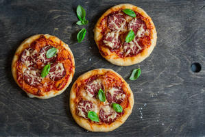 How to Make Irresistible Mini Pizzas with Creative Toppings? - 