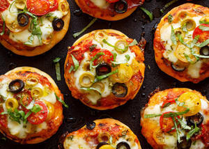 Quick and Easy Mini Pizza Recipes for Busy Weeknights! - 