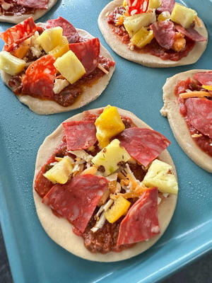 Elevate Your Appetizer Game with These Mini Pizza Recipes! - 