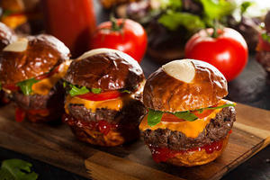Where Can I Find Easy Cheeseburger Slider Recipes for a Crowd? - 