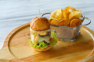 How Do I Achieve Juicy Cheeseburger Sliders Every Time? - 