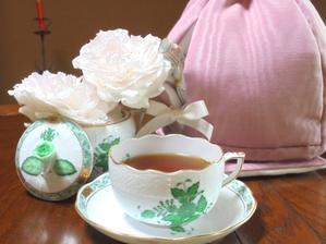 レースのようなバラ - Froral Linenのティーコゼー バラと紅茶とフランス刺繍のある暮らし