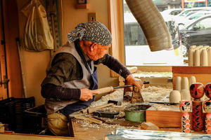 伝統工芸の復活：職人の技術を守るために記事を書く 日本で - 