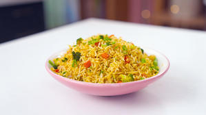 Singapore Fried Rice: A Flavorful and Colorful Stir-Fry - 