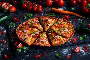 手間のかからない自家製ピザ: おいしい結果を生み出すための簡単なステップバイステップのレシピ - 
