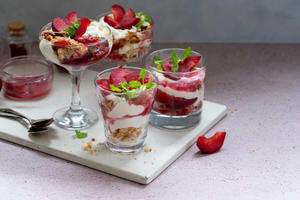 What Are the Secrets to Perfect Trifle Layers? - 