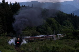 夕暮れの発車　- 2024年春・磐越西線 - - ねこの撮った汽車