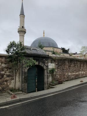 イスタンブールの旅（3）チニリ・モスクとアティック・ヴァリデ・モスク - 碧ざくろタイル