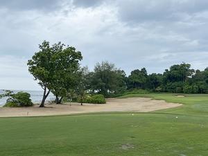今日は祝日 また雨のゴルフ @The Els Club Ocean Course でも頑張った - 