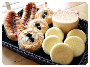  ◆イングリッシュマフィン生地で３種類のパン＆三毛猫食パン - 天然酵母パン ふらっと