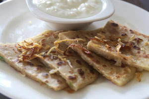 What chutneys pair with aloo paratha? - 
