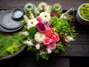 お母様のお誕生日にアレンジメント。「珍しいお花を入れて」。長野県松本市に発送。2024/05/31着。 - 札幌　花屋　meLL flowers