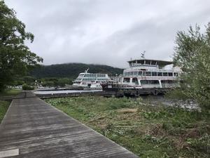 十和田湖の廃遊覧船に驚く - ほっぴいこうせい