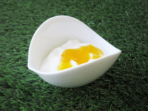 最近の朝のヨーグルトのお供 - 白いうつわ　深山