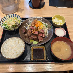 金沢市（西念）：金沢牛たん食堂 10&10 「サーロインステーキ定食」「肩ロースステーキ定食」 - きわめればスカタン