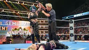 アスカがクイーン・オブ・ザ・リング決勝進出 - WWE LIVE HEADLINES