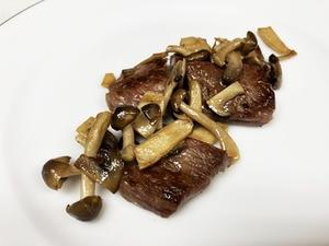 焼いた黒毛和種 肩ロース