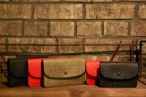 「SLOW」 イタリア伝統のバケッタ製法で作られた経年変化が楽しめる財布 "Pueblo Wallet" ご紹介 & Vintage T-shirt ご紹介 - FREEMAN BLOG 愛媛県松山市　古着も扱うセレクトショップ