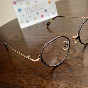 クラウンパントのロングセラーモデル。by ヴィオルー✨ - Root eyewearの日常