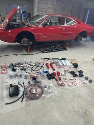 イタリアから並行輸入で208gt4をもってくる - weekly report - Ferrari