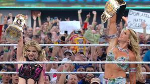 シャーロット・フレアー＆アレクサ・ブリス組がWWE女子タッグ王者になる - WWE LIVE HEADLINES