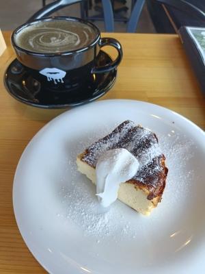 R.G.S. COFFEE CLUB 甲府 バスクチーズケーキ＆モノクロ・ラテ - C＆Ｂ　～ケーキバイキング＆ベーグルな日々～　