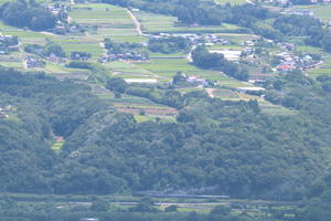 遠くの赤城山麓に黒煙　- 2025年盛夏・上越線 - - ねこの撮った汽車