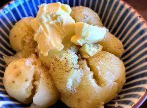 午前中からジャガイモを茹でて呑み始める。 - makan-makanan