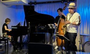 Jazzlive Comin（ジャズライブ カミン）広島  薬研堀のジャズスポット