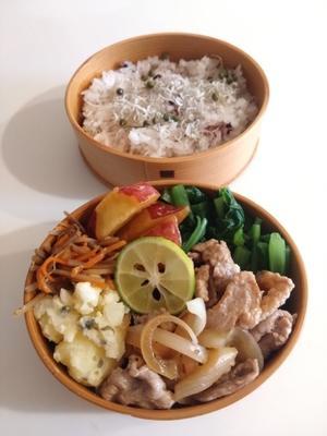 2025/09/29生姜焼き弁当　＊　イタリア展 - お弁当と春の空