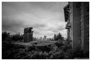 今も街を見下ろす洋館   - Film&Gasoline